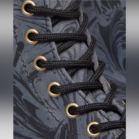 Doc Martens Boots 🖤 - Picture 7 of 11